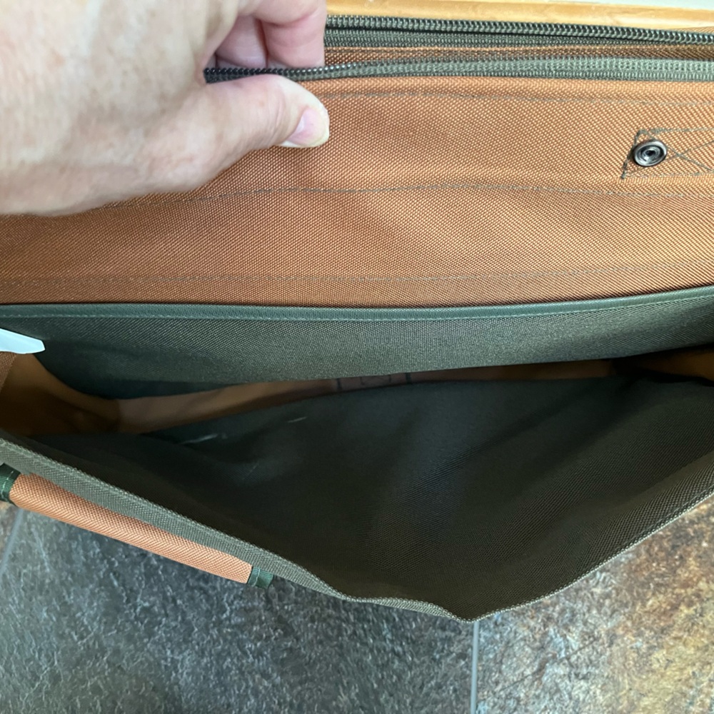 Duck Wear canvas messenger lap top bag adjustable should strap. Green & tan - Picture 7 of 15